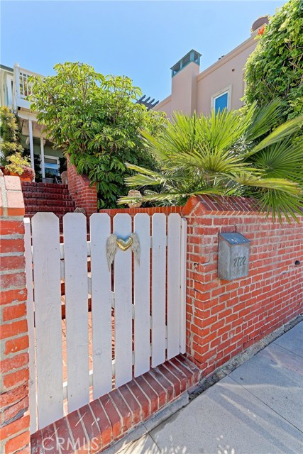 2722 Hermosa Avenue, Hermosa Beach, California 90254, 4 Bedrooms Bedrooms, ,2 BathroomsBathrooms,Residential,Sold,Hermosa,SB17280753