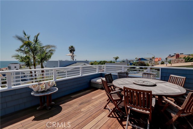 2461 Myrtle Avenue, Hermosa Beach, California 90254, 4 Bedrooms Bedrooms, ,Residential,Sold,Myrtle,SB20143754