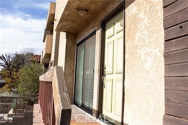 Detail Gallery Image 1 of 1 For 14735 Victory Bld #4,  Van Nuys,  CA 91411 - 2 Beds | 2/1 Baths
