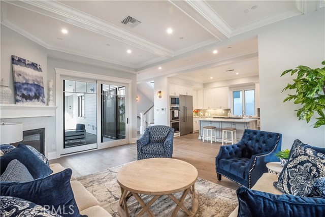 577 31st Street, Manhattan Beach, California 90266, 5 Bedrooms Bedrooms, ,5 BathroomsBathrooms,Residential,Sold,31st,SB20093030