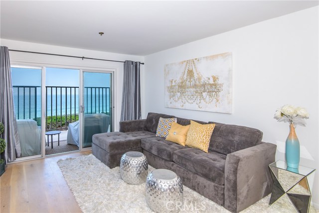 555 Esplanade #112, Redondo Beach, California 90277, 1 Bedroom Bedrooms, ,1 BathroomBathrooms,Residential,Sold,Esplanade #112,PW17146185