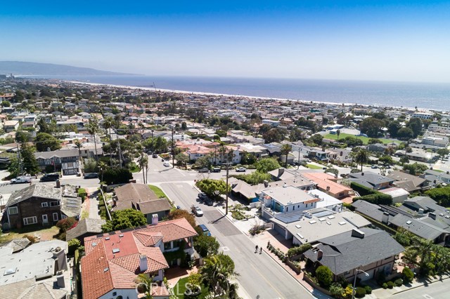 204 Poinsettia Avenue, Manhattan Beach, California 90266, 4 Bedrooms Bedrooms, ,3 BathroomsBathrooms,Residential,Sold,Poinsettia,SB20091825