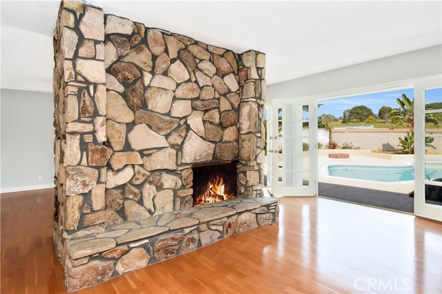 Living Room with fireplace