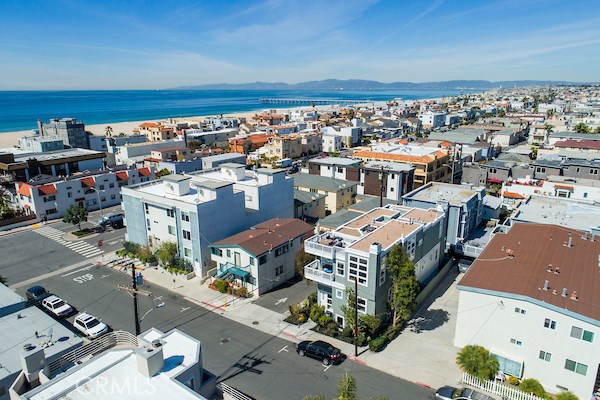 125 4th Street, Hermosa Beach, California 90254, 4 Bedrooms Bedrooms, ,3 BathroomsBathrooms,Residential,Sold,4th,SB18054270