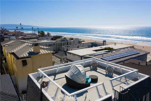 113 30th Place, Manhattan Beach, California 90266, 2 Bedrooms Bedrooms, ,2 BathroomsBathrooms,Residential,Sold,30th,SB21040269