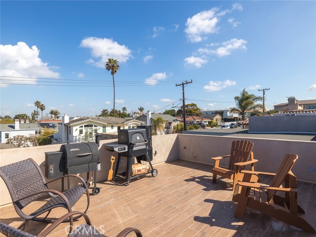 1122 8th Street, Hermosa Beach, California 90254, 5 Bedrooms Bedrooms, ,4 BathroomsBathrooms,Residential,Sold,8th,TR21042342