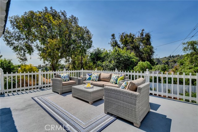 4024 Via Pavion, Palos Verdes Estates, California 90274, 4 Bedrooms Bedrooms, ,3 BathroomsBathrooms,Residential,Sold,Via Pavion,PV20113338