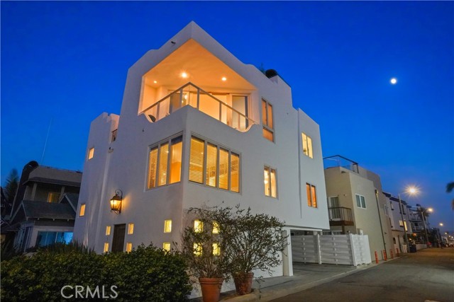 20 4th Street, Hermosa Beach, California 90254, 3 Bedrooms Bedrooms, ,1 BathroomBathrooms,Residential,Sold,4th,SB21149373