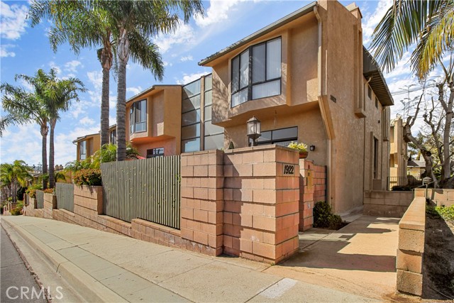 1922 Clark Lane, Redondo Beach, California 90278, 3 Bedrooms Bedrooms, ,2 BathroomsBathrooms,Residential,Sold,Clark,PW21015933