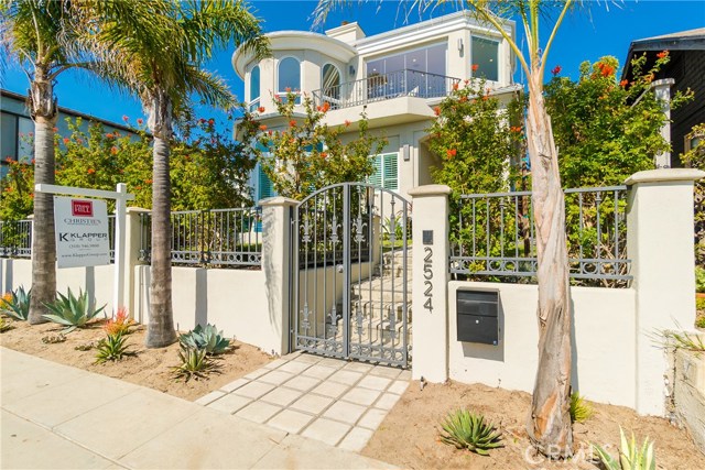 2524 Manhattan Avenue, Hermosa Beach, California 90254, 5 Bedrooms Bedrooms, ,3 BathroomsBathrooms,Residential,Sold,Manhattan,SB18096858