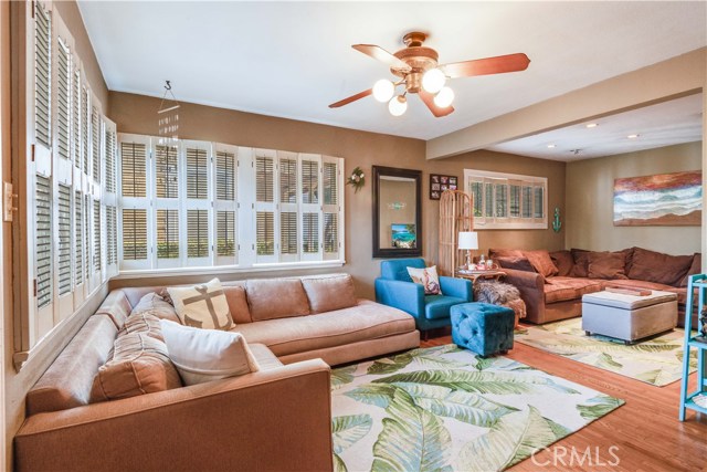 428 28th Street, Hermosa Beach, California 90254, 2 Bedrooms Bedrooms, ,1 BathroomBathrooms,Residential,Sold,28th,SB19275440