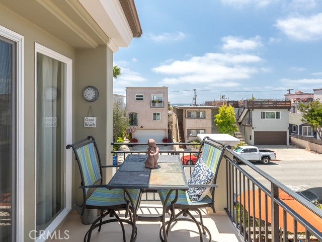 240 Monterey Boulevard, Hermosa Beach, California 90254, 3 Bedrooms Bedrooms, ,2 BathroomsBathrooms,Residential,Sold,Monterey,SB19037941