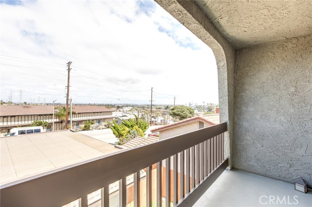 719 Prospect Avenue, Redondo Beach, California 90277, 4 Bedrooms Bedrooms, ,1 BathroomBathrooms,Residential,Sold,Prospect,SB19099865