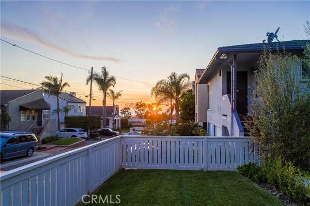 925 15th Place, Hermosa Beach, California 90254, 2 Bedrooms Bedrooms, ,1 BathroomBathrooms,Residential,Sold,15th,SB20221985
