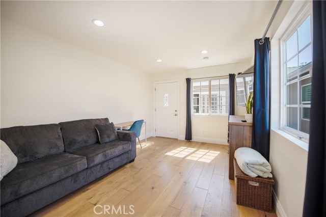 Beautiful detached guest unit/4th bedroom