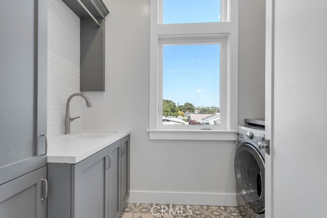 1307 Gertruda Avenue, Redondo Beach, California 90277, 5 Bedrooms Bedrooms, ,1 BathroomBathrooms,Residential,Sold,Gertruda,SB21076858