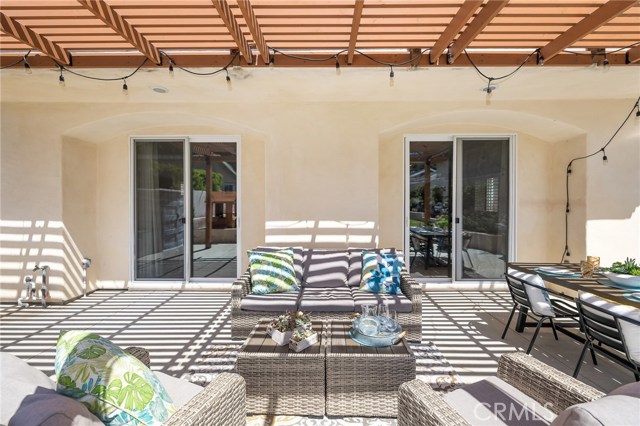 Double entry way. Double entry way.