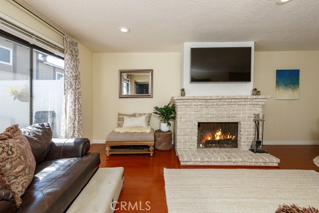 1140 Manhattan Beach Boulevard, Manhattan Beach, California 90266, 2 Bedrooms Bedrooms, ,3 BathroomsBathrooms,Residential,Sold,Manhattan Beach,SB17069886