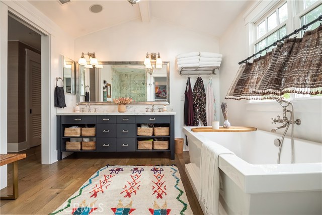 724 29th Street, Manhattan Beach, California 90266, 4 Bedrooms Bedrooms, ,3 BathroomsBathrooms,Residential,Sold,29th,SB19279046