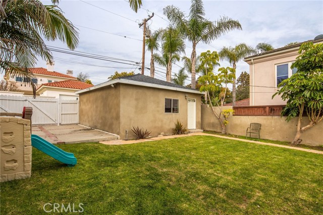 635 Avenue C, Redondo Beach, California 90277, 4 Bedrooms Bedrooms, ,1 BathroomBathrooms,Residential,Sold,Avenue C,SB19034000