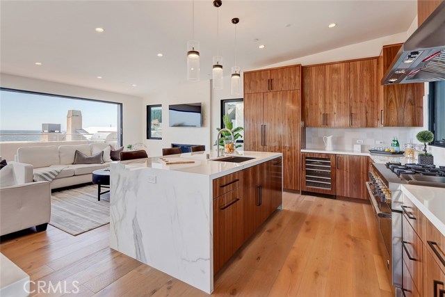 1705 Bayview Drive, Hermosa Beach, California 90254, 4 Bedrooms Bedrooms, ,2 BathroomsBathrooms,Residential,Sold,Bayview,SB20095687