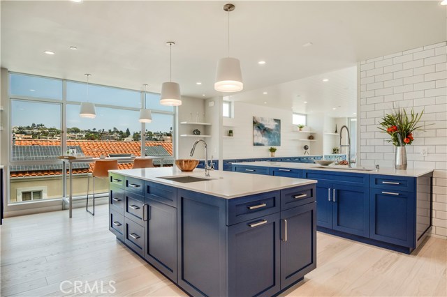 409 3rd Street, Manhattan Beach, California 90266, 5 Bedrooms Bedrooms, ,2 BathroomsBathrooms,Residential,Sold,3rd,SB19219164