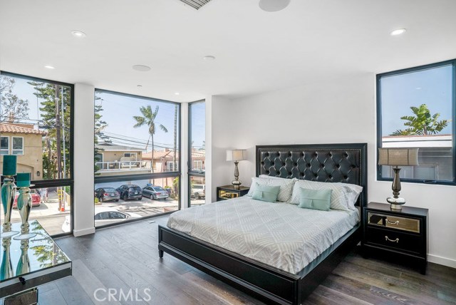 945 7th Street, Hermosa Beach, California 90254, 4 Bedrooms Bedrooms, ,3 BathroomsBathrooms,Residential,Sold,7th,SB19140226
