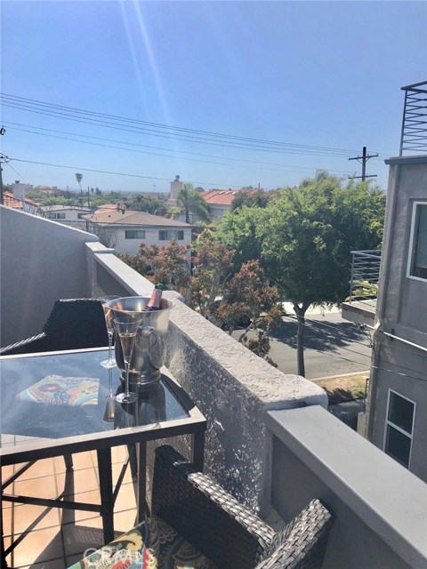106 Lucia Avenue, Redondo Beach, California 90277, 2 Bedrooms Bedrooms, ,2 BathroomsBathrooms,Residential,Sold,Lucia,SB18128269