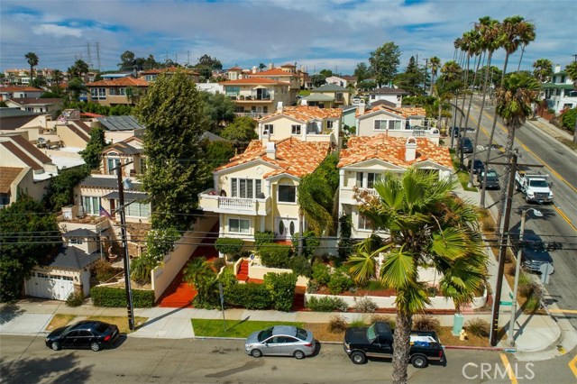 702 Juanita Avenue, Redondo Beach, California 90277, 4 Bedrooms Bedrooms, ,3 BathroomsBathrooms,Residential,Sold,Juanita,PV17180405