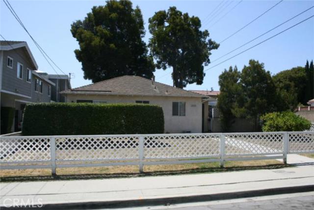 2000 Graham Avenue, Redondo Beach, California 90278, 3 Bedrooms Bedrooms, ,1 BathroomBathrooms,Residential,Sold,Graham,S09095728