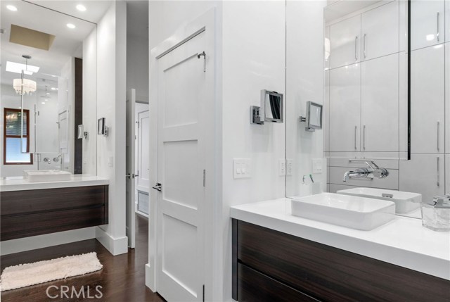 716 Manhattan Avenue, Manhattan Beach, California 90266, 3 Bedrooms Bedrooms, ,3 BathroomsBathrooms,Residential,Sold,Manhattan,SB20229192