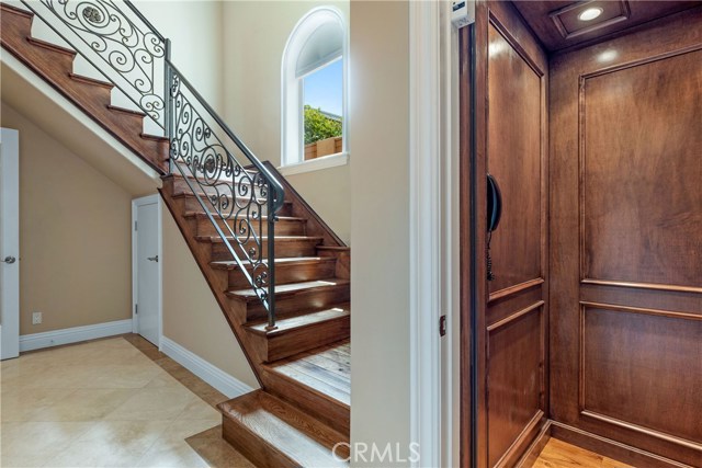 Entry with 3-stop deluxe hydraulic elevator.