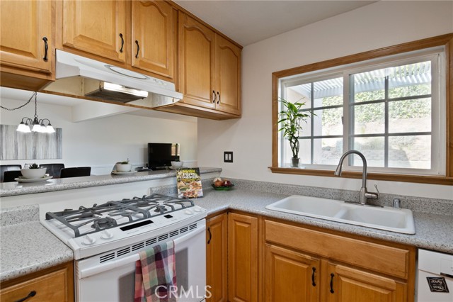 505 Faye Lane, Redondo Beach, California 90277, 4 Bedrooms Bedrooms, ,2 BathroomsBathrooms,Residential,Sold,Faye,SB21095794