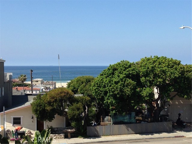 1820 Manhattan Avenue, Hermosa Beach, California 90254, 2 Bedrooms Bedrooms, ,2 BathroomsBathrooms,Residential,Sold,Manhattan,PW17126812