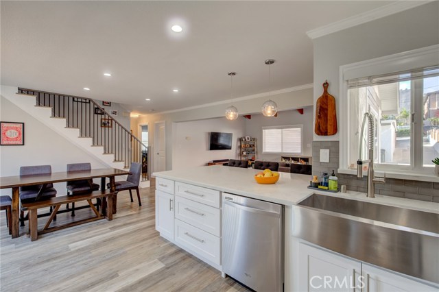 2014 Huntington Lane, Redondo Beach, California 90278, 6 Bedrooms Bedrooms, ,3 BathroomsBathrooms,Residential,Sold,Huntington,PV20087017