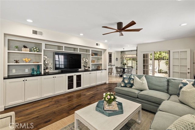 2200 Elm Avenue, Manhattan Beach, California 90266, 4 Bedrooms Bedrooms, ,3 BathroomsBathrooms,Residential,Sold,Elm,SB21076957