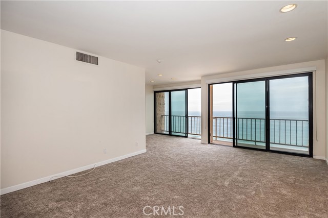 727 Esplanade, Redondo Beach, California 90277, 1 Bedroom Bedrooms, ,1 BathroomBathrooms,Residential,Sold,Esplanade,SB18295256