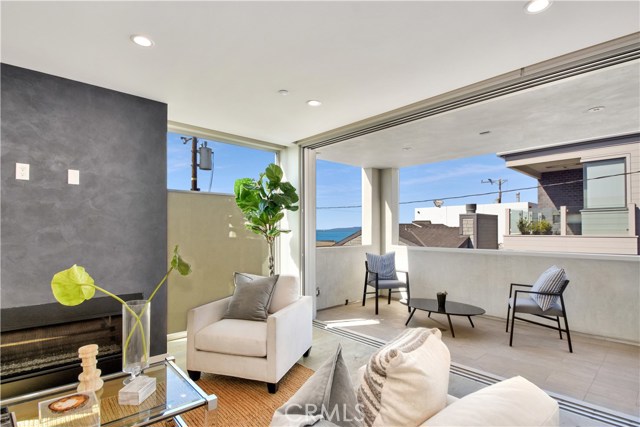 222 1st Place, Manhattan Beach, California 90266, 3 Bedrooms Bedrooms, ,3 BathroomsBathrooms,Residential,Sold,1st,SB19222616