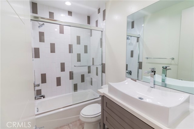 2602 Voorhees Avenue, Redondo Beach, California 90278, 4 Bedrooms Bedrooms, ,3 BathroomsBathrooms,Residential,Sold,Voorhees,SB17109811