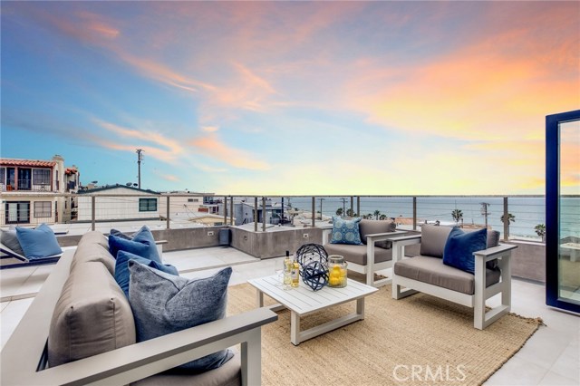 206 Moonstone Street, Manhattan Beach, California 90266, 4 Bedrooms Bedrooms, ,1 BathroomBathrooms,Residential,Sold,Moonstone,SB19150217