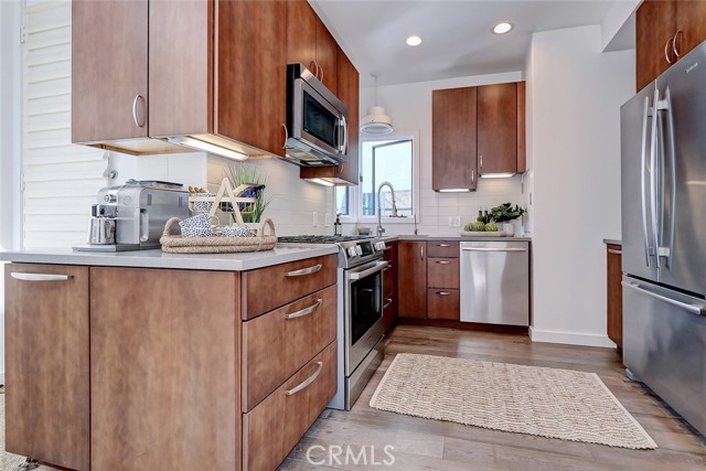 417 20th Place, Manhattan Beach, California 90266, 3 Bedrooms Bedrooms, ,2 BathroomsBathrooms,Residential,Sold,20th,SB21058820