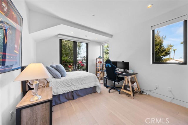 733 12th Street, Manhattan Beach, California 90266, 5 Bedrooms Bedrooms, ,6 BathroomsBathrooms,Residential,Sold,12th,SB21089898