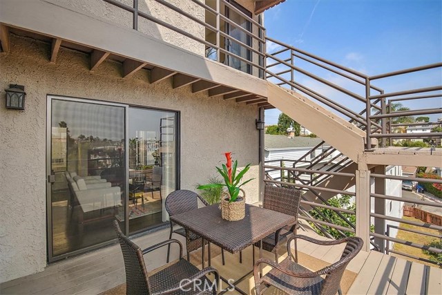 1287 7th Place, Hermosa Beach, California 90254, 4 Bedrooms Bedrooms, ,3 BathroomsBathrooms,Residential,Sold,7th,TR19240895