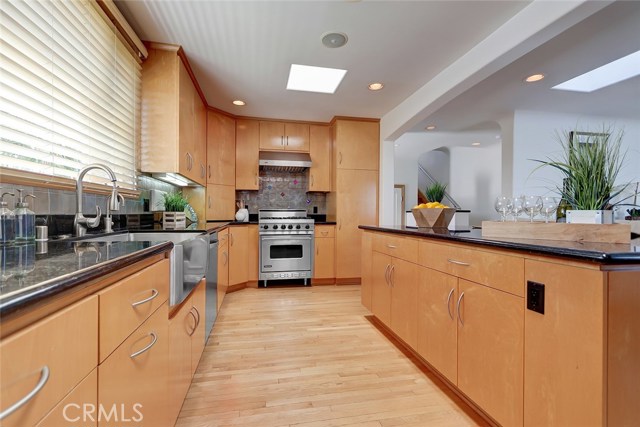 1057 8th Place, Hermosa Beach, California 90254, 5 Bedrooms Bedrooms, ,3 BathroomsBathrooms,Residential,Sold,8th,SB19212583