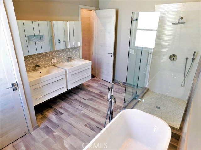 2415 Carnegie Lane, Redondo Beach, California 90278, 3 Bedrooms Bedrooms, ,3 BathroomsBathrooms,Residential,Sold,Carnegie,SB17188514