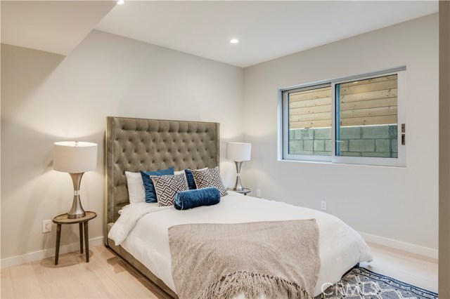 409 3rd Street, Manhattan Beach, California 90266, 5 Bedrooms Bedrooms, ,2 BathroomsBathrooms,Residential,Sold,3rd,SB19219164