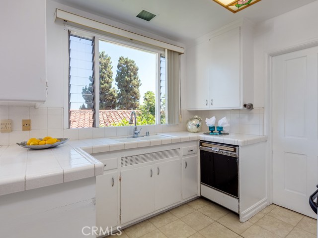 Kitchen counter with tiles