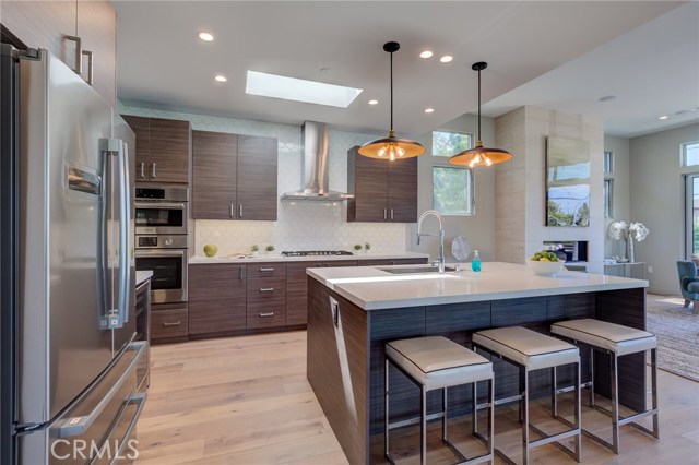 102 Prospect Avenue, Redondo Beach, California 90277, 3 Bedrooms Bedrooms, ,1 BathroomBathrooms,Residential,Sold,Prospect,SB19223229