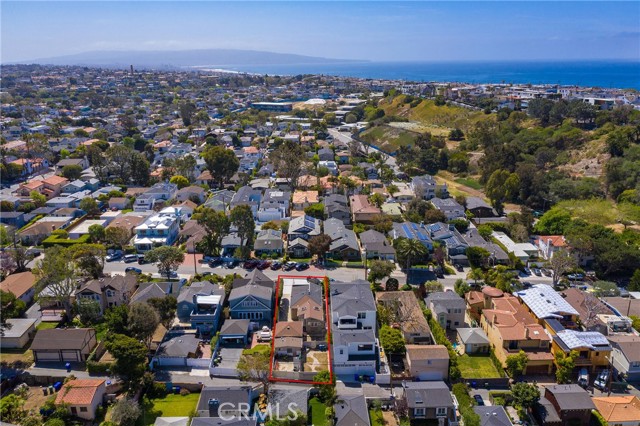 571 33rd Street, Manhattan Beach, California 90266, 2 Bedrooms Bedrooms, ,2 BathroomsBathrooms,Residential,Sold,33rd,SB21059997