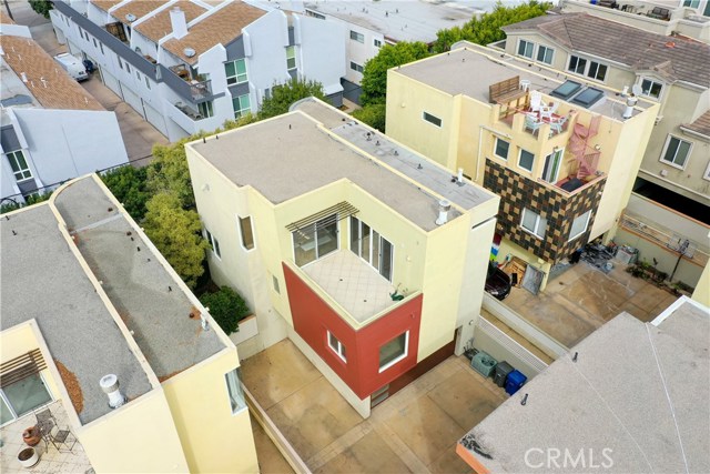 Detached townhome with spacious balcony off of the living room, dining room and kitchen.